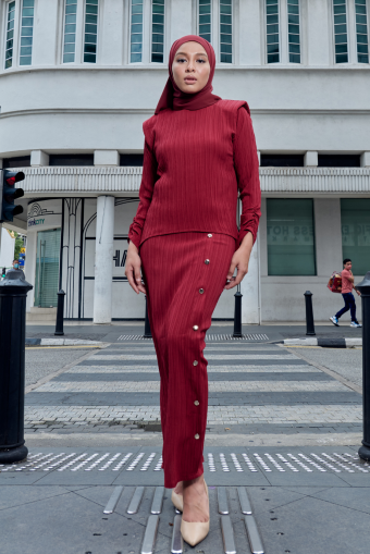 Alice Casual in Maroon