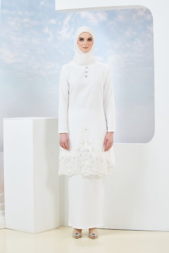 Leyla Kurung in Off White