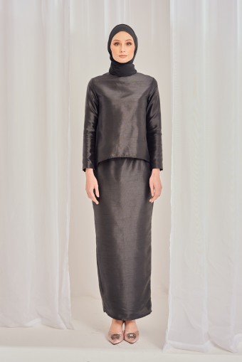 Elina Kurung in Black