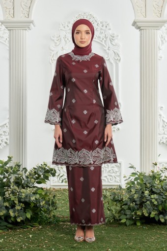 Nirmala Kurung in Maroon