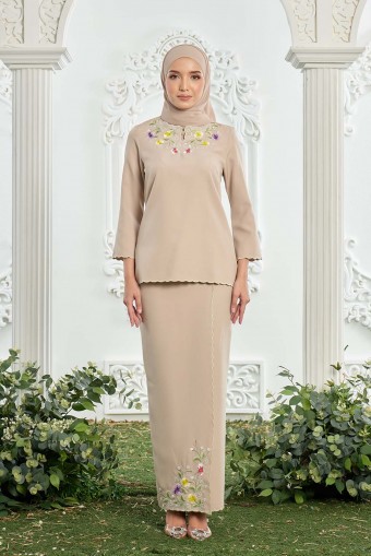 Jenna Kurung in Champagne