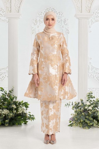 Sierra Kurung in Champagne