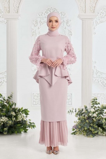 Evelina Kurung in Dusty Pink