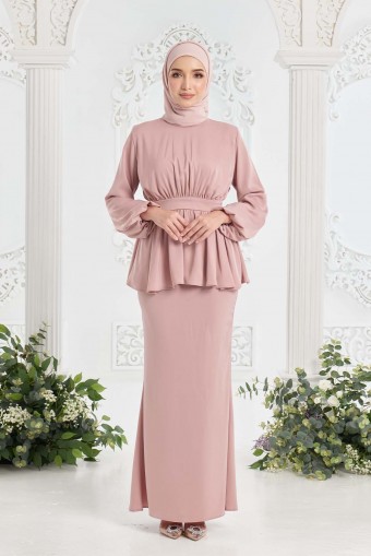 Zahira Kurung in Dusty Pink