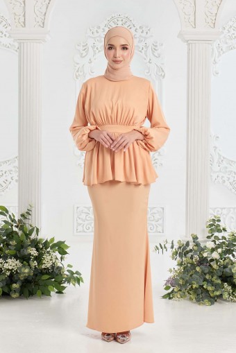 Zahira Kurung in Orange Peach