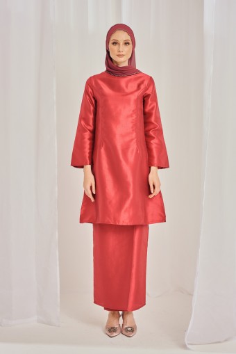 Syakila Kurung in Maroon