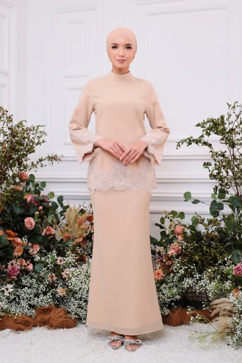 Arlene Kurung in Beige