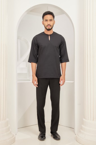 Hadry Qurta in Black