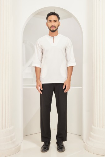 Hadry Qurta in Off White