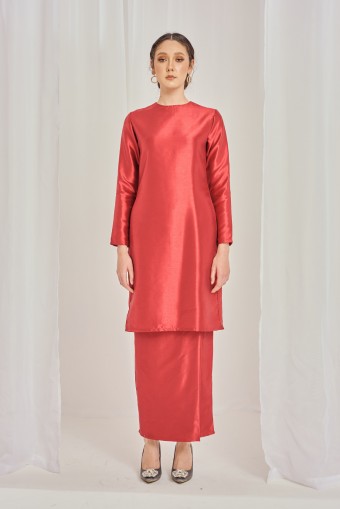 Lynda Kurung in Maroon