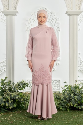 Eugenia Kurung in Dusty Pink