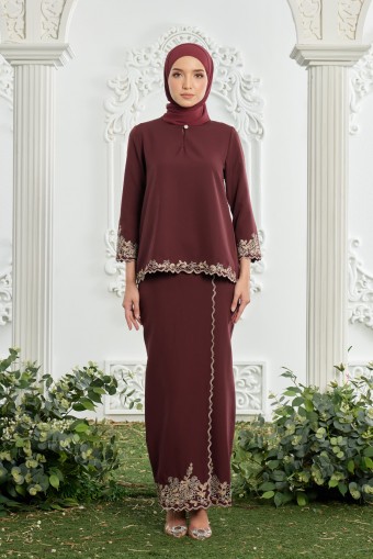 Leona Kurung in Maroon