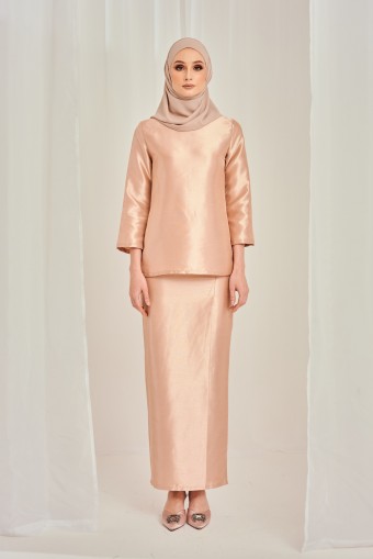Neera Kurung in Champagne