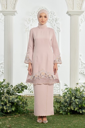 Adeline Kurung in Dusty Pink