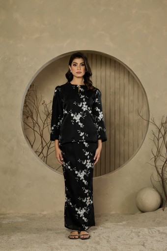 Dewi Mini Kurung in Black