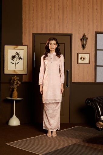 Nadeera Kurung in Soft Pink