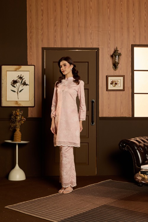 Nadeera Kurung in Soft Pink