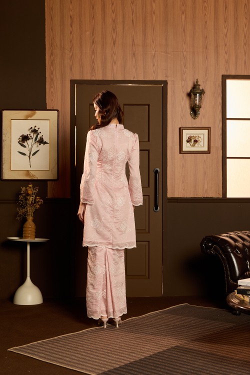 Nadeera Kurung in Soft Pink