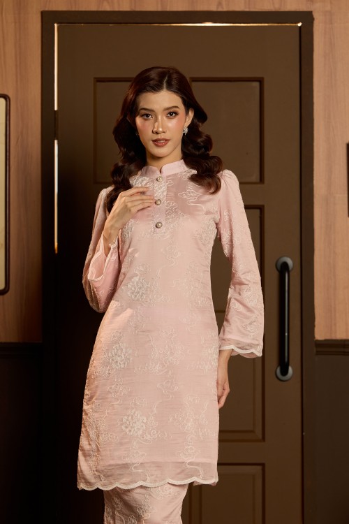 Nadeera Kurung in Soft Pink