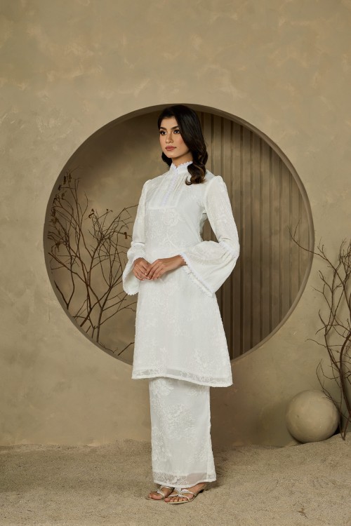 Estrella Kurung Pahang in White
