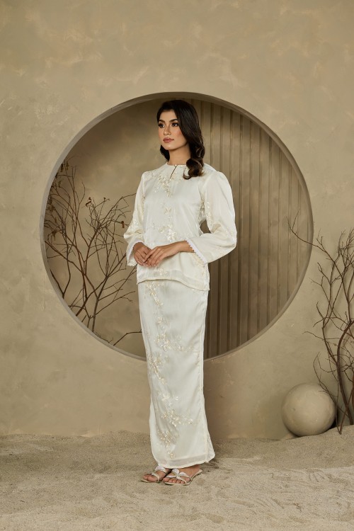 Dewi Mini Kurung in Cream