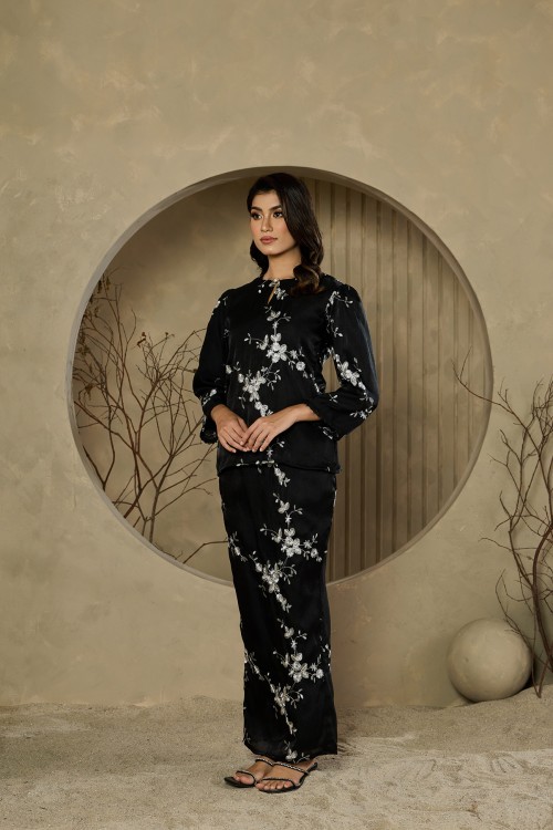 Dewi Mini Kurung in Black