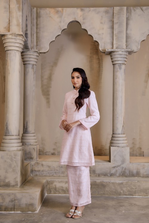 Qistina Kurung in Light Pink