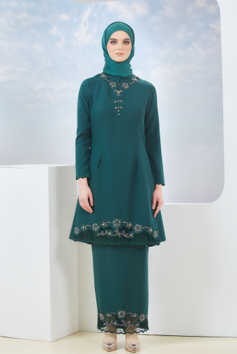 Odelia Kurung in Emerald Green