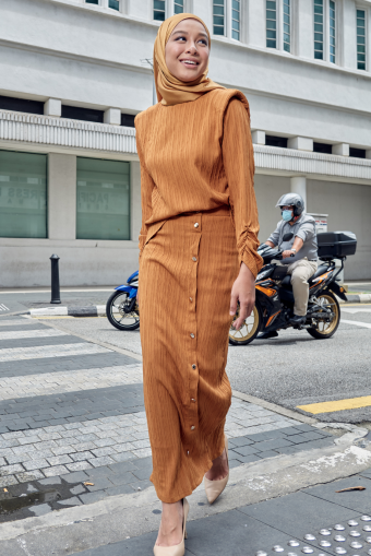 Alice Casual in Gold Brown