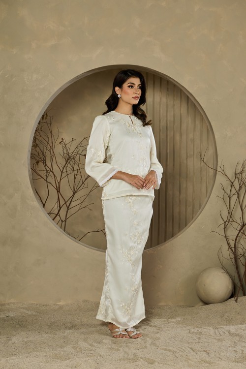 Dewi Mini Kurung in Cream