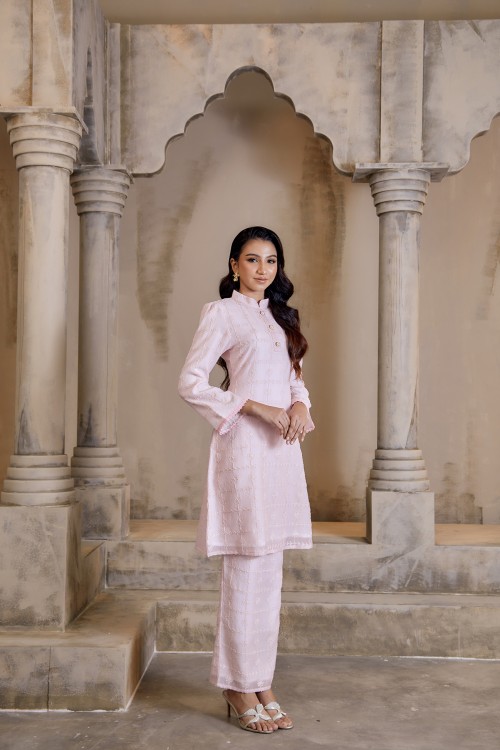 Qistina Kurung in Light Pink