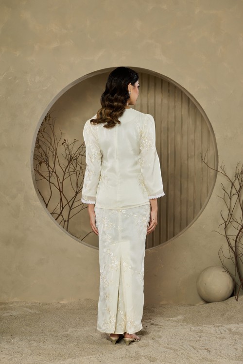 Dewi Mini Kurung in Cream