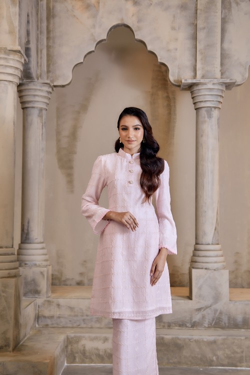 Qistina Kurung in Light Pink