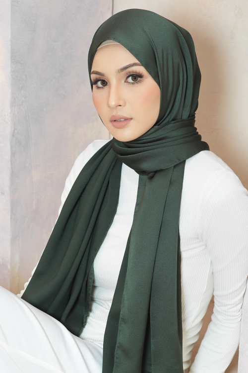 Luxe Satin Shawl - Emerald Green