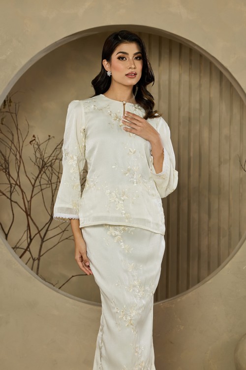 Dewi Mini Kurung in Cream