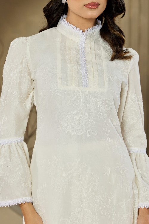 Estrella Kurung Pahang in Cream