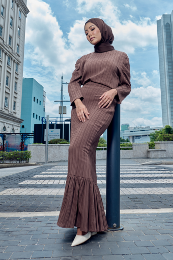 Emery Casual in Brown
