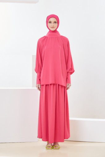 Geulis Casual in Fuschia Pink