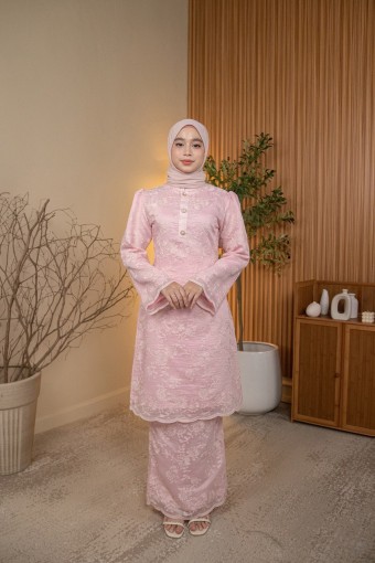 Eliska Kurung in Dusty Pink