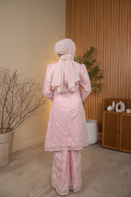 Eliska Kurung in Dusty Pink