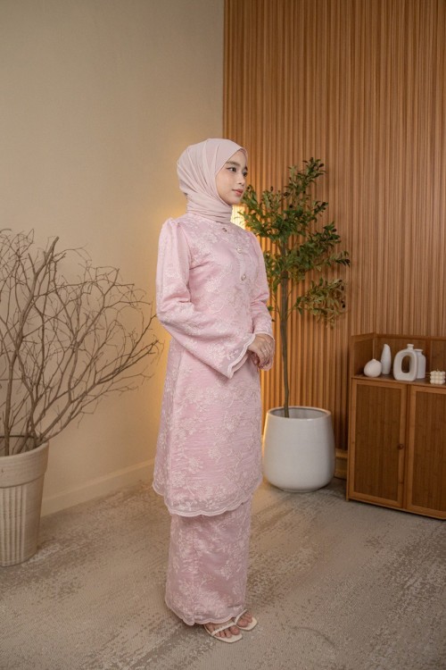 Eliska Kurung in Dusty Pink