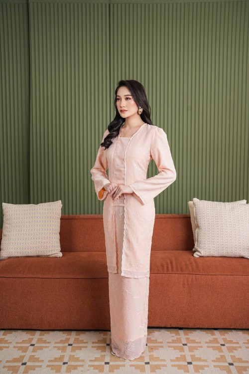 Rania Kurung in Peach