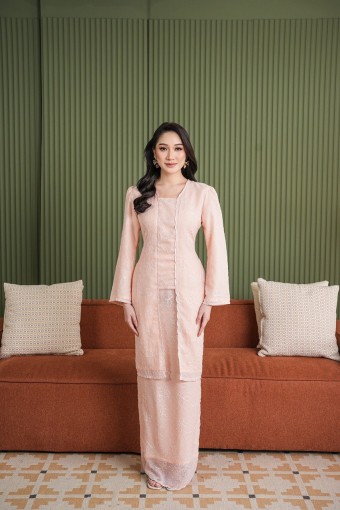 Rania Kurung in Peach