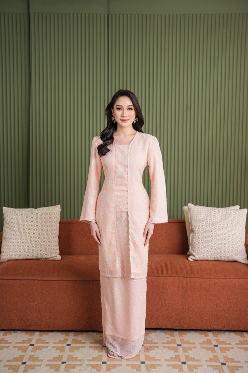Rania Kurung in Peach