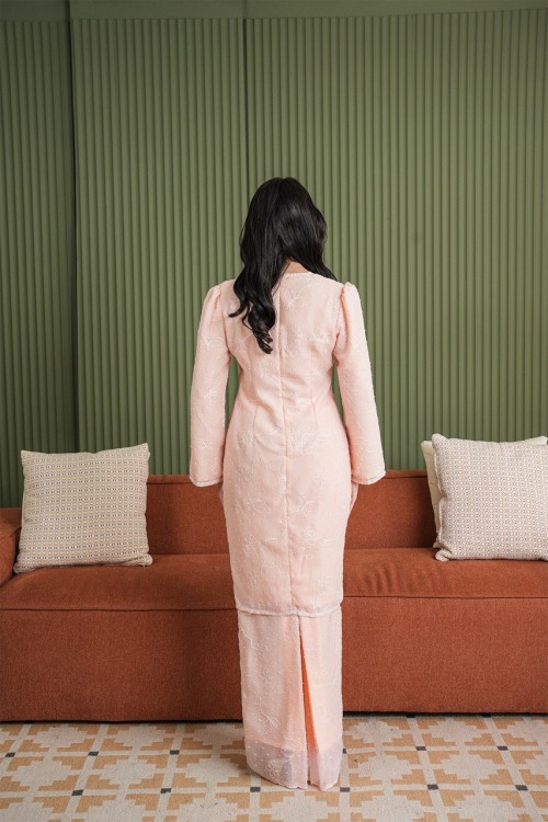 Rania Kurung in Peach