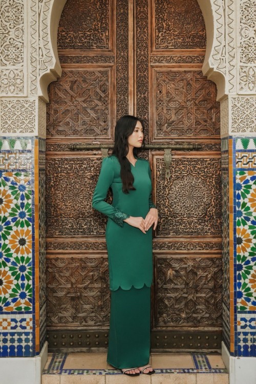 Lily Kurung in Emerald Green