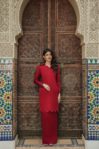 Lily Kurung in Maroon