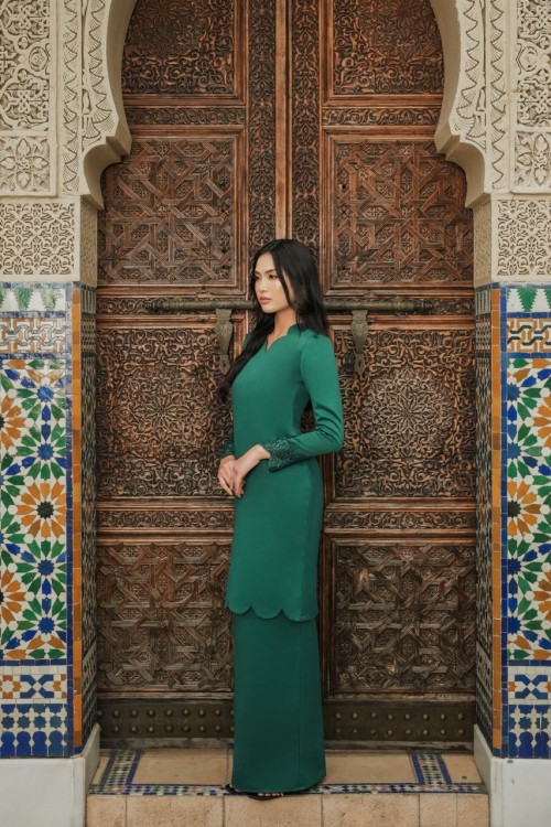 Lily Kurung in Emerald Green