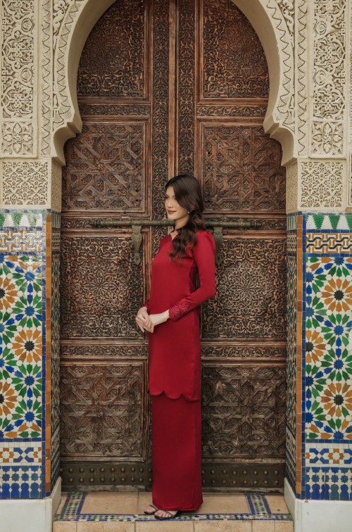 Lily Kurung in Maroon