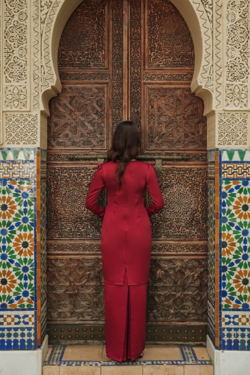 Lily Kurung in Maroon